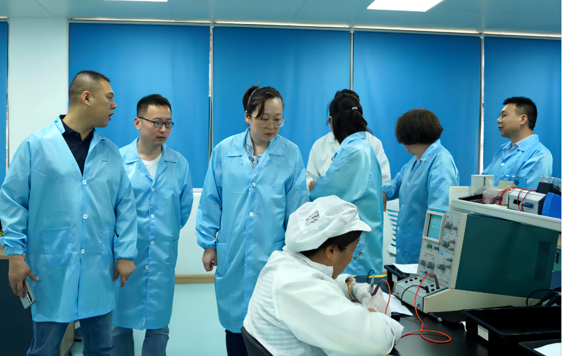湖北省市場監(jiān)督管理局、湖北省計量測試技術(shù)研究院領(lǐng)導(dǎo)一行到訪創(chuàng)芯檢測實驗室交流合作